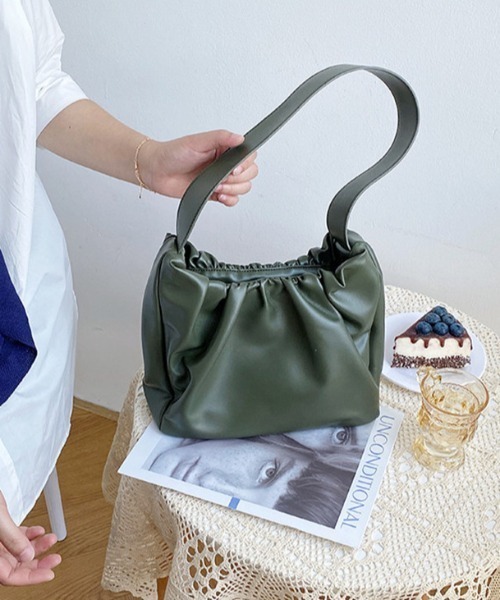 yuue' ( wear )(ユーイ)の「ギャザーメッセンジャートートバッグ(トートバッグ・レディース・ブラック/ブラウン/カーキ/アイボリー・FREE)」の4枚目の写真