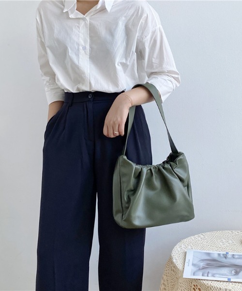 yuue' ( wear )(ユーイ)の「ギャザーメッセンジャートートバッグ(トートバッグ・レディース・ブラック/ブラウン/カーキ/アイボリー・FREE)」の13枚目の写真