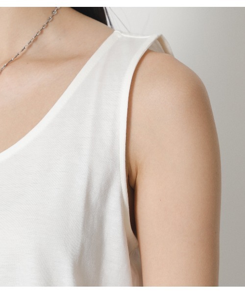 crie conforto（クリーコンフォルト）の「シャツテールタンク（タンクトップ・レディース・オフホワイト・MEDIUM/SMALL/LARGE）」の2枚目の写真