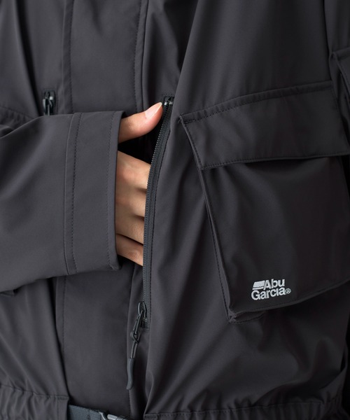 And A（アンドエー）の「Abu Garcia アブガルシア / × is-ness ABU-M808 SMOCK COAT イズネスコラボ ミリタリースモックコート セットアップ / 21AAB-0002（ミリタリージャケット・メンズ・ブラック/オリーブ・MEDIUM/LARGE/X-LARGE）」の14枚目の写真