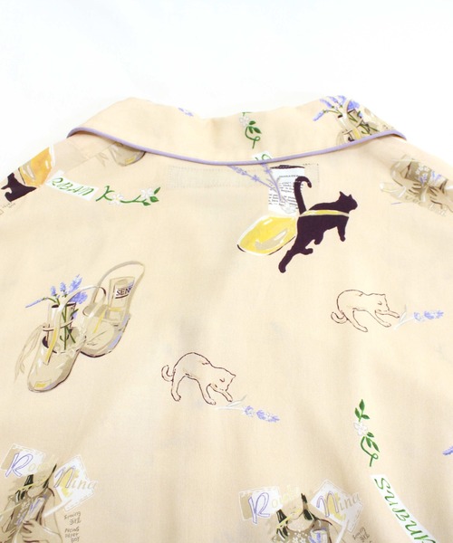 RNA（アールエヌエー）の「B2636 ラベンダープリントスリーピングシャツ（シャツ/ブラウス・レディース・ベージュ/ブラック/ピンク・MEDIUM）」の6枚目の写真