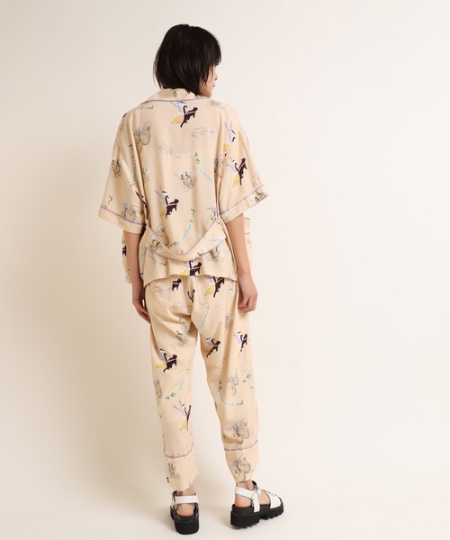 RNA（アールエヌエー）の「B2636 ラベンダープリントスリーピングシャツ（シャツ/ブラウス・レディース・ベージュ/ブラック/ピンク・MEDIUM）」の16枚目の写真