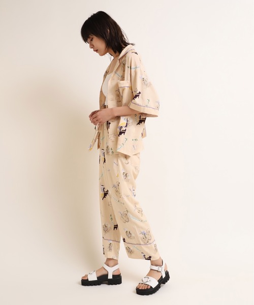 RNA（アールエヌエー）の「B2636 ラベンダープリントスリーピングシャツ（シャツ/ブラウス・レディース・ベージュ/ブラック/ピンク・MEDIUM）」の14枚目の写真