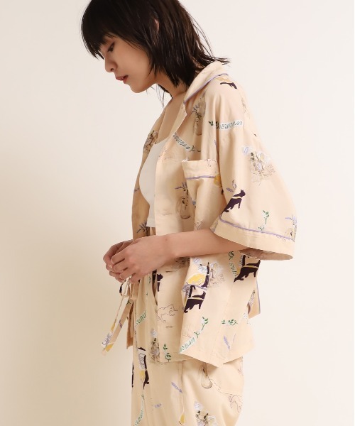 RNA（アールエヌエー）の「B2636 ラベンダープリントスリーピングシャツ（シャツ/ブラウス・レディース・ベージュ/ブラック/ピンク・MEDIUM）」の7枚目の写真