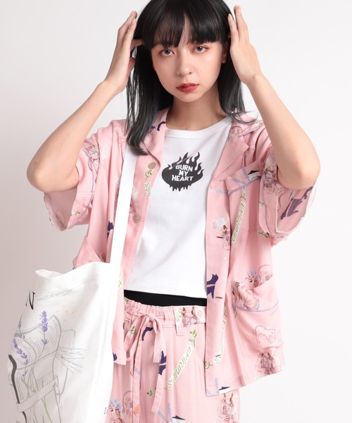 RNA（アールエヌエー）の「B2636 ラベンダープリントスリーピングシャツ（シャツ/ブラウス・レディース・ベージュ/ブラック/ピンク・MEDIUM）」の22枚目の写真