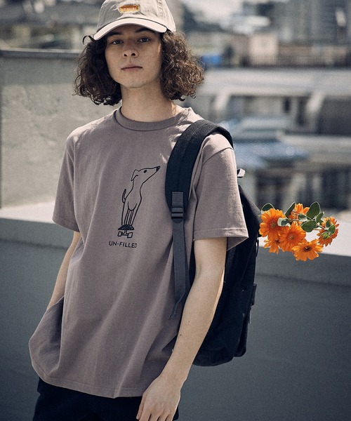UN-FILLED(アンフィルド)の「mt7308 - Dog illustration print Tee(Tシャツ/カットソー・レディース・ホワイト/チャコールグレー/サンドベージュ・MEDIUM/LARGE)」の2枚目の写真