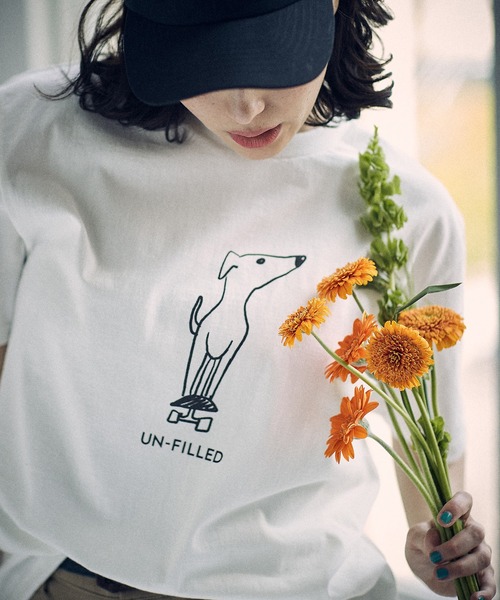 UN-FILLED(アンフィルド)の「mt7308 - Dog illustration print Tee(Tシャツ/カットソー・レディース・ホワイト/チャコールグレー/サンドベージュ・MEDIUM/LARGE)」の12枚目の写真
