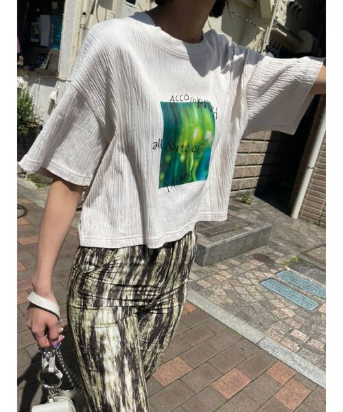 EMODA（エモダ）の「シャーリングプリントショートTシャツ（Tシャツ/カットソー・レディース・ブラウン/ブラック/ホワイト・FREE）」の7枚目の写真