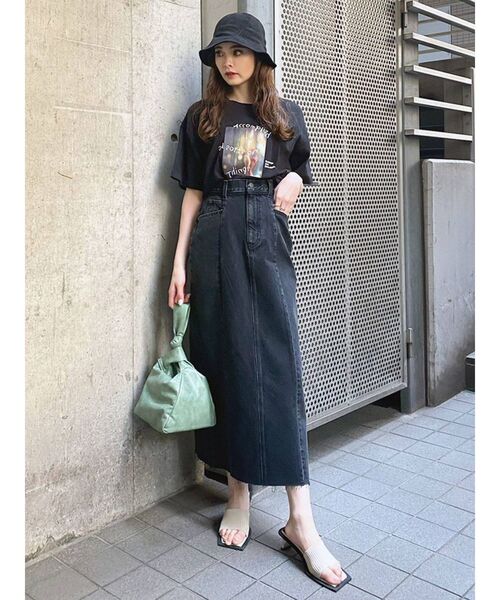 EMODA（エモダ）の「シャーリングプリントショートTシャツ（Tシャツ/カットソー・レディース・ブラウン/ブラック/ホワイト・FREE）」の8枚目の写真