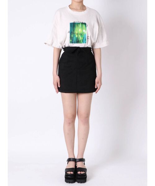 EMODA（エモダ）の「シャーリングプリントショートTシャツ（Tシャツ/カットソー・レディース・ブラウン/ブラック/ホワイト・FREE）」の16枚目の写真