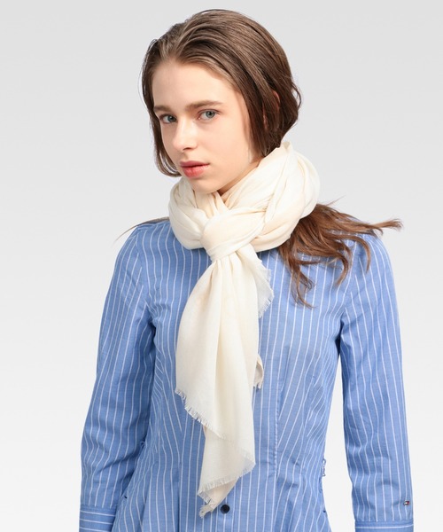 TOMMY HILFIGER（トミーヒルフィガー）の「ロゴスカーフ（ストール/ショール・レディース・ブラック/イエロー・FREE）」の9枚目の写真