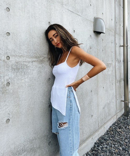 esutoreja(エストレジャ)の「アシンメトリースリットキャミソール(キャミソール・レディース・ホワイト/ブラック/ブラウン/グリーン・FREE)」の17枚目の写真