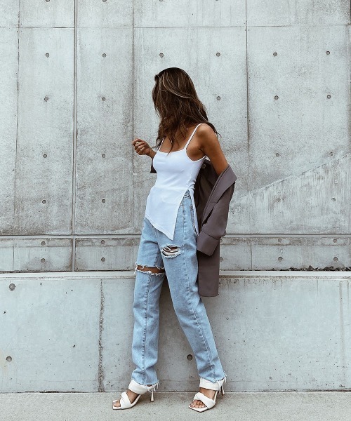 esutoreja(エストレジャ)の「アシンメトリースリットキャミソール(キャミソール・レディース・ホワイト/ブラック/ブラウン/グリーン・FREE)」の20枚目の写真