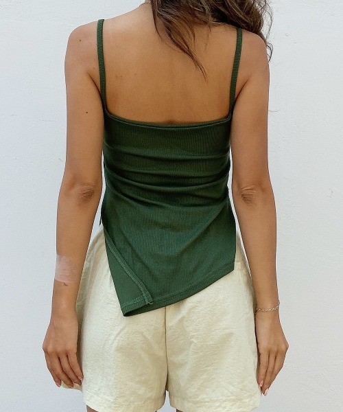 esutoreja(エストレジャ)の「アシンメトリースリットキャミソール(キャミソール・レディース・ホワイト/ブラック/ブラウン/グリーン・FREE)」の9枚目の写真