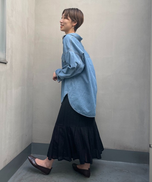 un dix cors（アンディコール）の「ロングシーズン着まわせる　ライトデニムビッグシャツ（シャツ/ブラウス・レディース・ネイビー/ブルー・FREE）」の3枚目の写真