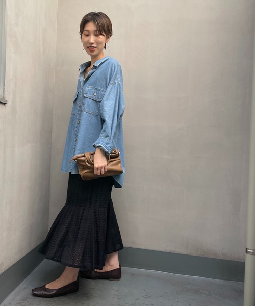 un dix cors（アンディコール）の「ロングシーズン着まわせる　ライトデニムビッグシャツ（シャツ/ブラウス・レディース・ネイビー/ブルー・FREE）」の11枚目の写真