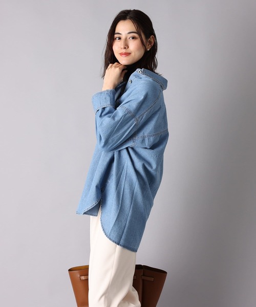 un dix cors（アンディコール）の「ロングシーズン着まわせる　ライトデニムビッグシャツ（シャツ/ブラウス・レディース・ネイビー/ブルー・FREE）」の14枚目の写真