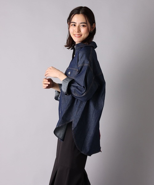 un dix cors（アンディコール）の「ロングシーズン着まわせる　ライトデニムビッグシャツ（シャツ/ブラウス・レディース・ネイビー/ブルー・FREE）」の16枚目の写真
