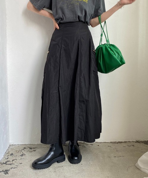 CAPRICIEUX LE'MAGE（カプリシューレマージュ）の「ナイロンカーゴZIPポケスカート（スカート・レディース・ブラック/カーキ/レッド・FREE）」の2枚目の写真