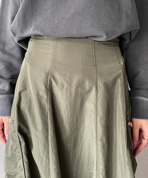 CAPRICIEUX LE'MAGE（カプリシューレマージュ）の「ナイロンカーゴZIPポケスカート（スカート・レディース・ブラック/カーキ/レッド・FREE）」の4枚目の写真