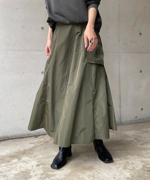 CAPRICIEUX LE'MAGE（カプリシューレマージュ）の「ナイロンカーゴZIPポケスカート（スカート・レディース・ブラック/カーキ/レッド・FREE）」の18枚目の写真