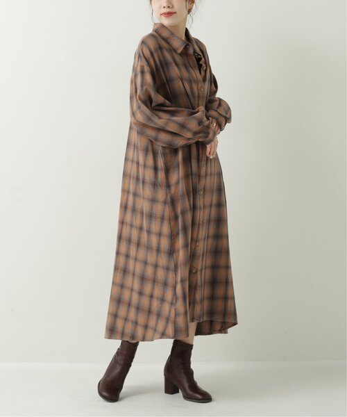 RAY CASSIN(レイカズン)の「チェック柄袖ボリュームシャツワンピース(シャツワンピース・レディース・ブラウン/ブラック/ベージュ・FREE)」の2枚目の写真