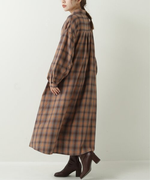 RAY CASSIN(レイカズン)の「チェック柄袖ボリュームシャツワンピース(シャツワンピース・レディース・ブラウン/ブラック/ベージュ・FREE)」の15枚目の写真