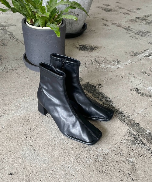 CAPRICIEUX LE'MAGE（カプリシューレマージュ）の「アウトステッチショートブーツ（ブーツ・レディース・ブラック/ベージュ/ライトベージュ・36/37/38）」の2枚目の写真