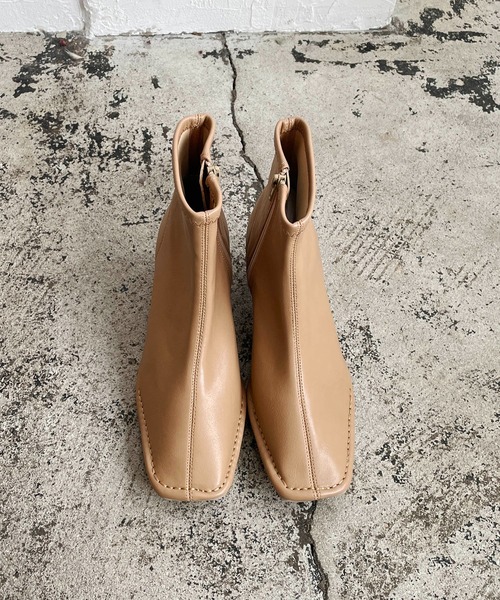 CAPRICIEUX LE'MAGE（カプリシューレマージュ）の「アウトステッチショートブーツ（ブーツ・レディース・ブラック/ベージュ/ライトベージュ・36/37/38）」の4枚目の写真