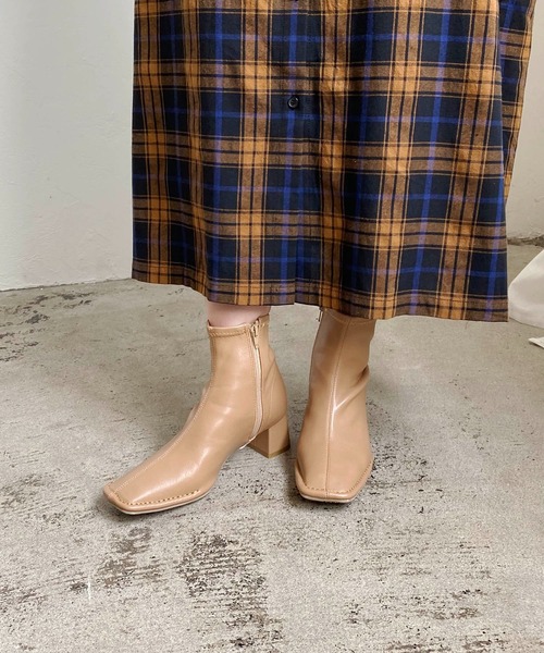 CAPRICIEUX LE'MAGE（カプリシューレマージュ）の「アウトステッチショートブーツ（ブーツ・レディース・ブラック/ベージュ/ライトベージュ・36/37/38）」の17枚目の写真