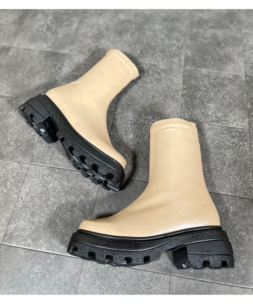 Mafmof（マフモフ）の「Mafmof(マフモフ) ボリュームソールスクエアストレッチ ブーツ（ブーツ・レディース・ベージュ/ブラック系その他/ブラック/ブラウン・L/M/S/LL）」の8枚目の写真