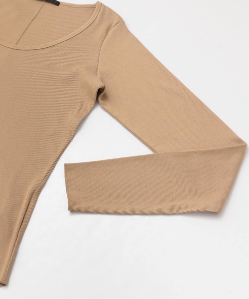 KBF+（ケービーエフプラス）の「KBF+　バックスリットリブインナー∴（Tシャツ/カットソー・レディース・ブラック/オフホワイト/キャメル・ONE）」の4枚目の写真