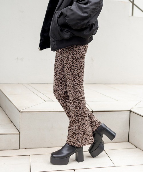 RASVOA(ラスボア)の「レオパードフレアパンツ(その他パンツ・レディース・グレー/ブラウン/ブラック/モカ・FREE)」の1枚目の写真