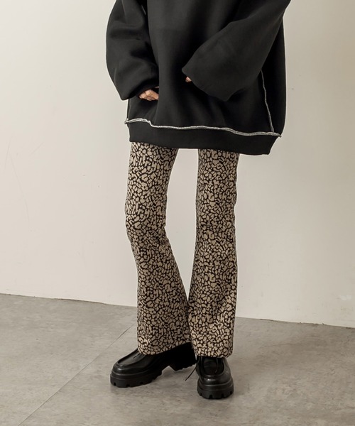 RASVOA(ラスボア)の「レオパードフレアパンツ(その他パンツ・レディース・グレー/ブラウン/ブラック/モカ・FREE)」の5枚目の写真