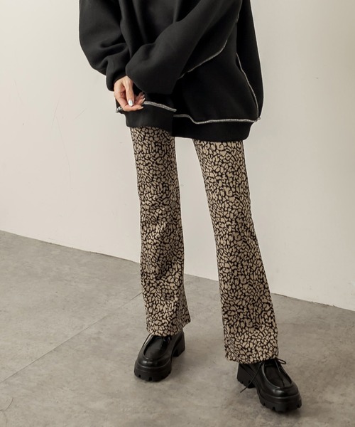 RASVOA(ラスボア)の「レオパードフレアパンツ(その他パンツ・レディース・グレー/ブラウン/ブラック/モカ・FREE)」の6枚目の写真