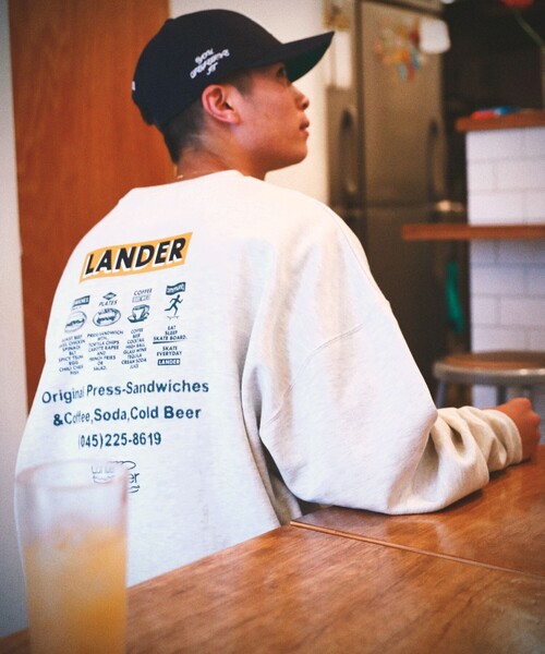 FREAK'S STORE（フリークスストア）の「WEB限定 LANDER×FREAK'S STORE/ランダー 別注 ビッグシルエット バックプリント クルーネックスウェット/刺繍（スウェット・メンズ・グレー/ダークグリーン・SMALL/MEDIUM/LARGE/X-LARGE）」の15枚目の写真