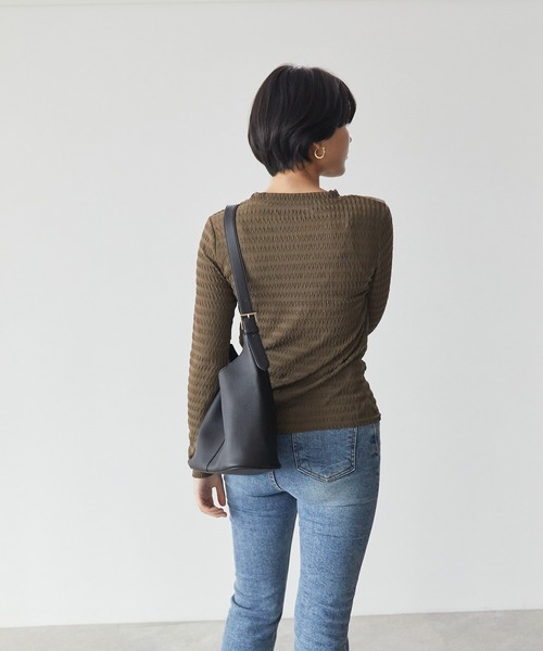 ECRIRE（エクリール）の「ボーダージャガードシアーインナー（Tシャツ/カットソー・レディース・ブラウン/アイボリー・M）」の4枚目の写真