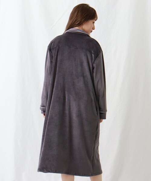 INDIVI（インディヴィ）の「◆【LIFE】ベロアパジャマワンピース（ルームワンピース・レディース・ライトグレー/ネイビー・38）」の7枚目の写真