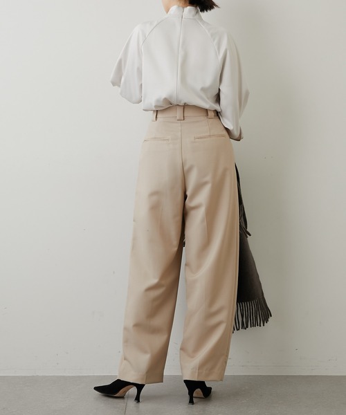 Whim Gazette（ウィムガゼット）の「スタンドカラーサテンブラウス