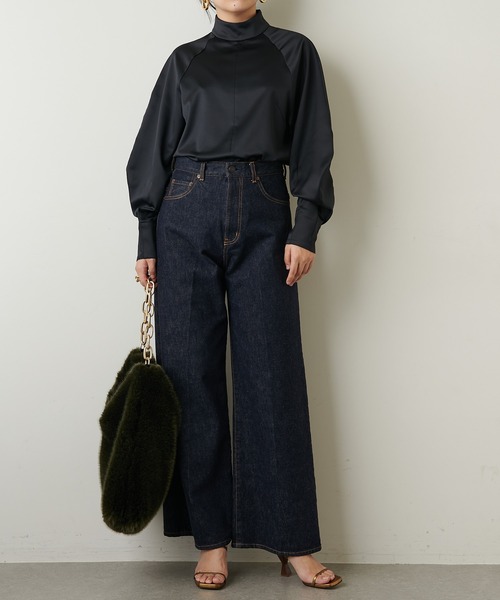 【美品】ウィムガゼット　スタンドカラーサテンブラウス　ライトベージュ Whim Gazette（ウィムガゼット）の「スタンドカラーサテン
