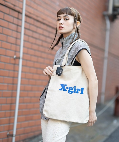 X-girl（エックスガール）の「MILLS LOGO RUBBER Airpods Pro CASE（ヘッドフォン/イヤホン・レディース・ブラック/マルチ・ONE SIZE）」の4枚目の写真