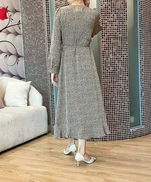 Passion（パッション）の「レトロ小花柄マーメイドワンピース（ワンピース・レディース・ブラック/ブラウン/オフホワイト・S/M/L）」の16枚目の写真