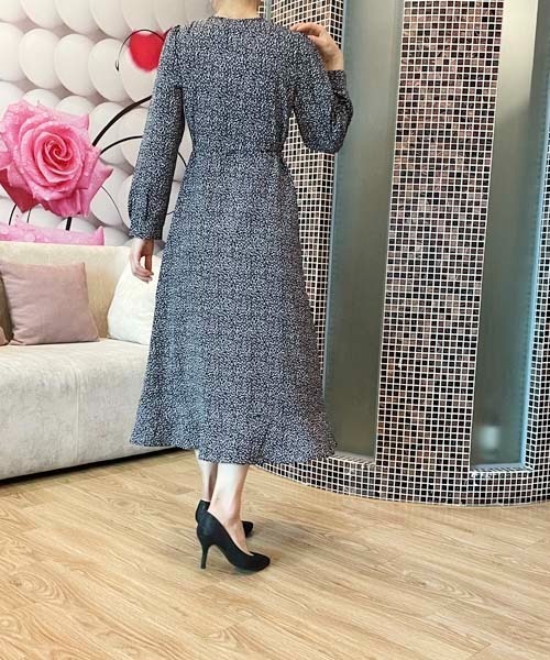 Passion（パッション）の「レトロ小花柄マーメイドワンピース（ワンピース・レディース・ブラック/ブラウン/オフホワイト・S/M/L）」の12枚目の写真