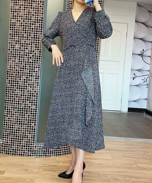 Passion（パッション）の「レトロ小花柄マーメイドワンピース（ワンピース・レディース・ブラック/ブラウン/オフホワイト・S/M/L）」の10枚目の写真