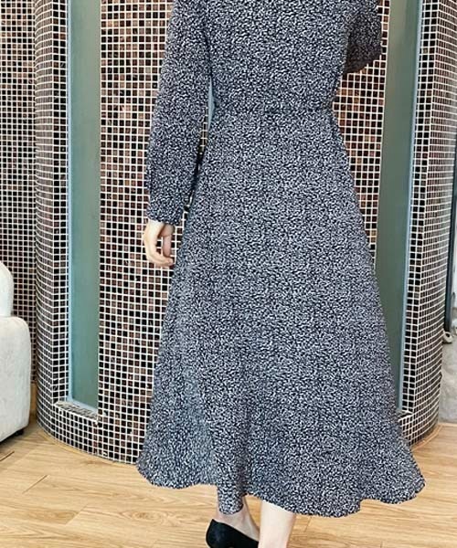 Passion（パッション）の「レトロ小花柄マーメイドワンピース（ワンピース・レディース・ブラック/ブラウン/オフホワイト・S/M/L）」の8枚目の写真