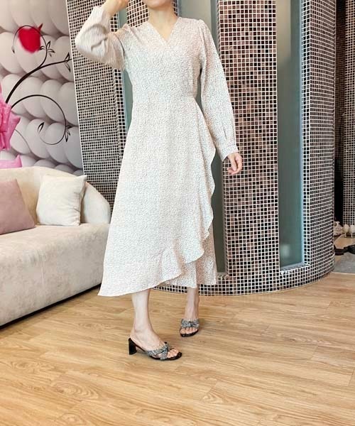 Passion（パッション）の「レトロ小花柄マーメイドワンピース（ワンピース・レディース・ブラック/ブラウン/オフホワイト・S/M/L）」の7枚目の写真