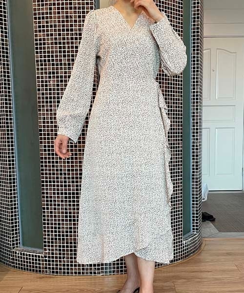 Passion（パッション）の「レトロ小花柄マーメイドワンピース（ワンピース・レディース・ブラック/ブラウン/オフホワイト・S/M/L）」の6枚目の写真