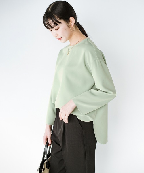 haco!(ハコ)の「ブラウスのきちんと感とTシャツの気軽さのいいとこ取りを実現した便利なシンプルTブラウス by que made me(シャツ/ブラウス・レディース・ホワイト/ベージュ/ミント・SMALL/MEDIUM/LARGE/X-LARGE)」の1枚目の写真