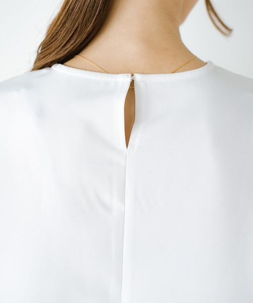 haco!(ハコ)の「ブラウスのきちんと感とTシャツの気軽さのいいとこ取りを実現した便利なシンプルTブラウス by que made me(シャツ/ブラウス・レディース・ホワイト/ベージュ/ミント・SMALL/MEDIUM/LARGE/X-LARGE)」の6枚目の写真