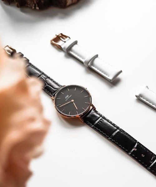 Daniel Wellington（ダニエルウェリントン）の「PETITE READING 時計ベルト（アナログ腕時計・レディース・ゴールド・32mm/28mm）」の4枚目の写真